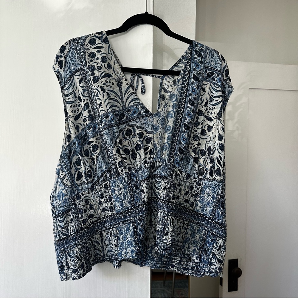 Old Navy Navy and White Patterned Blouse